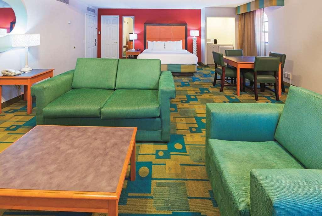 Baymont By Wyndham - Downtown Civic Center 3*