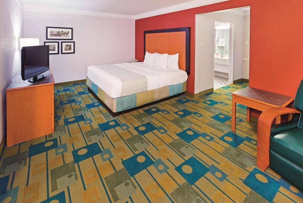 Hotel Baymont By Wyndham - Downtown Civic Center Lubbock