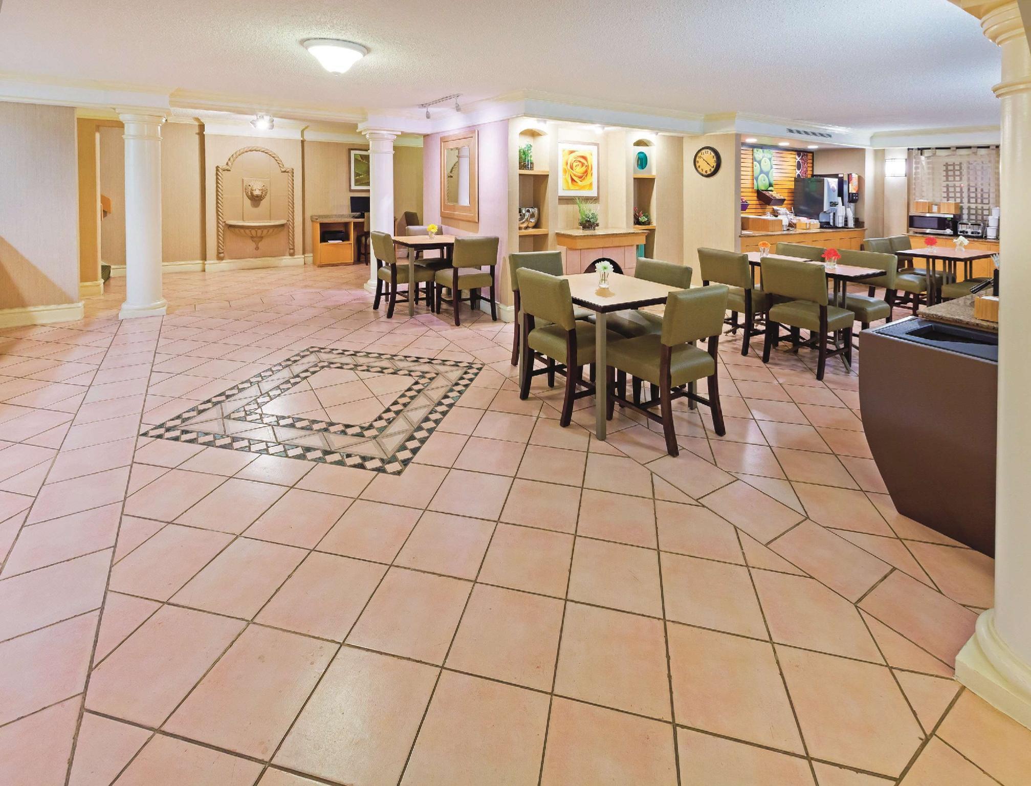 Baymont By Wyndham - Downtown Civic Center Hotel 3*