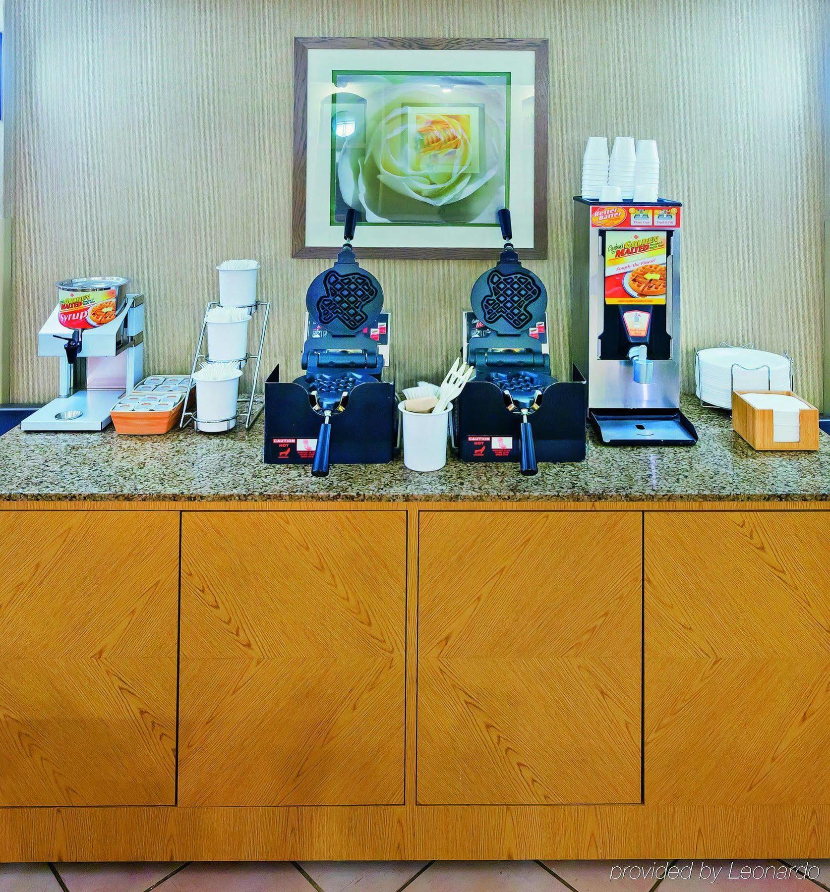 Hotel Baymont By Wyndham - Downtown Civic Center 3*